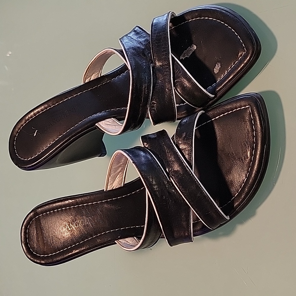 Black/white snappy wedge sandals. 41/10
